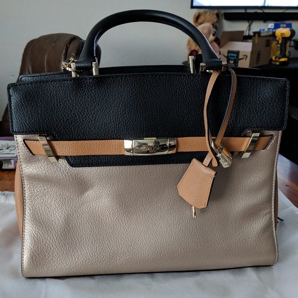 🛍️Authentic Never Used Calvin Klein Purse🛍️